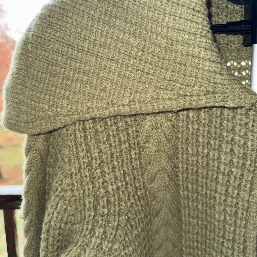 HYFVE Women’s Olive Zip Front cable knit Sweater Cardigan Sz Small NWT - Picture 4 of 9